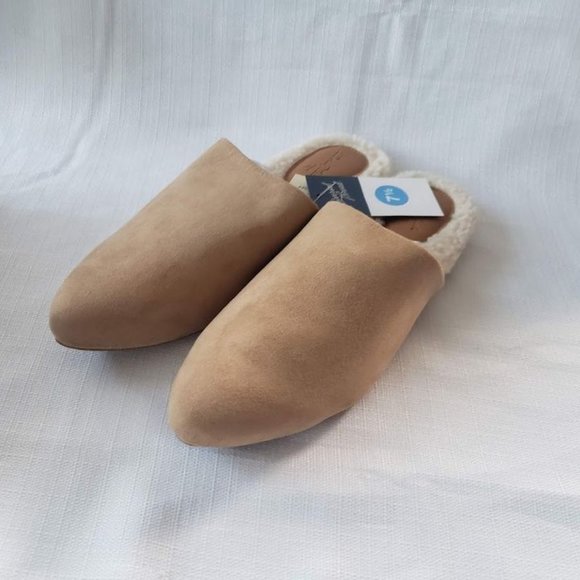Universal Thead Tan Mules Flat Shoes - Womens size 7.5-  NEW - Picture 2 of 4